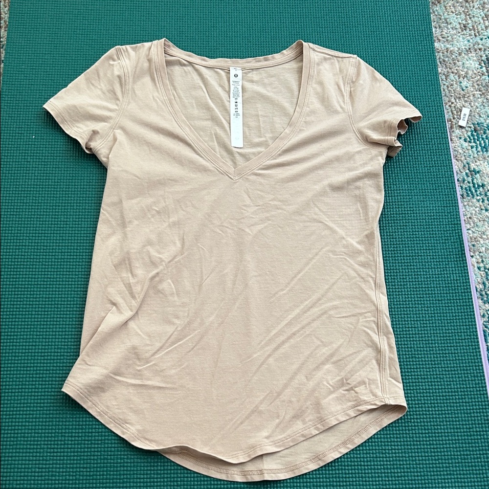 Lululemom beige V neck tee